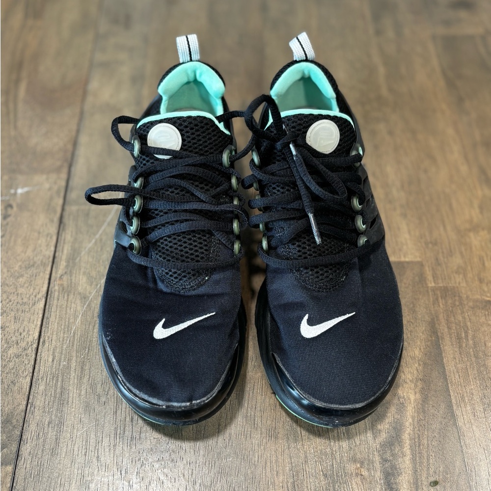 Nike Black and Green Sneakers